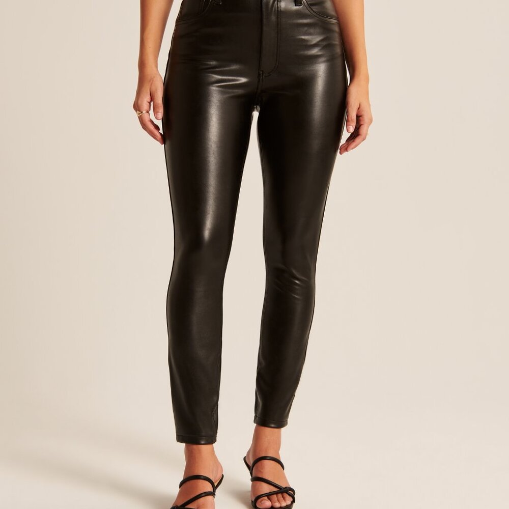 Abercrombie & Fitch Curve Love Vegan Leather Skinny Pant - 26 SHORT!